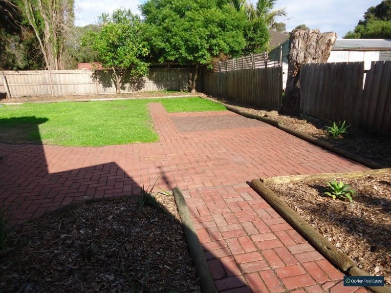 4 Bemersyde Drive, Berwick VIC 3806