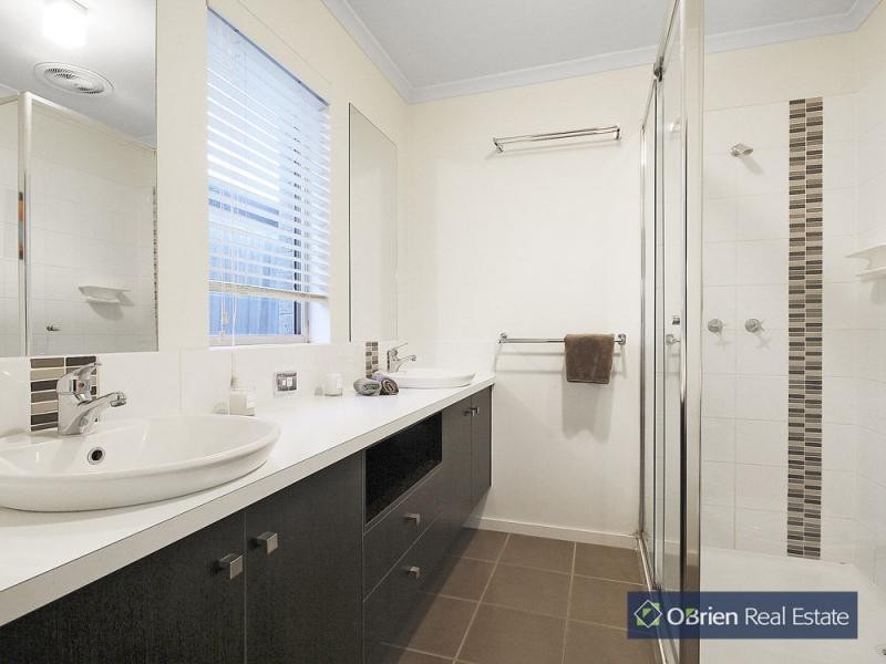 11 Ebony Street, Cranbourne VIC 3977