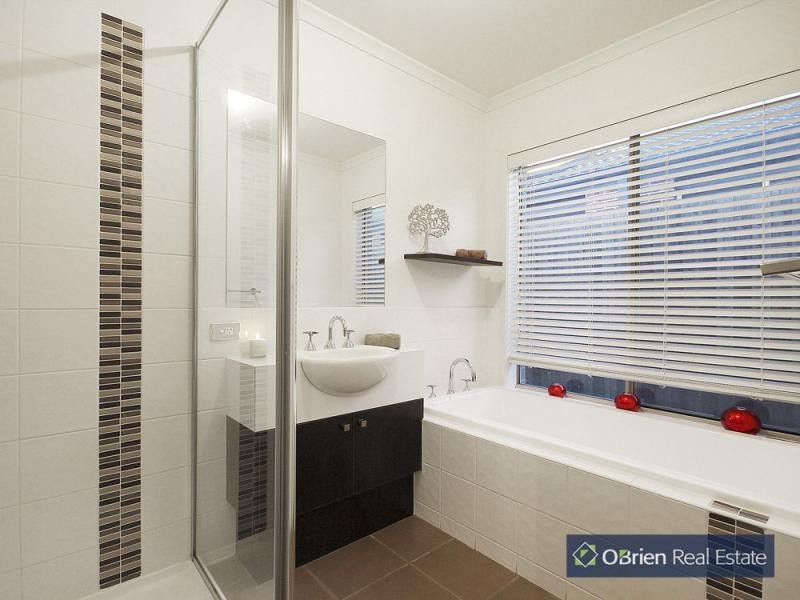 11 Ebony Street, Cranbourne VIC 3977