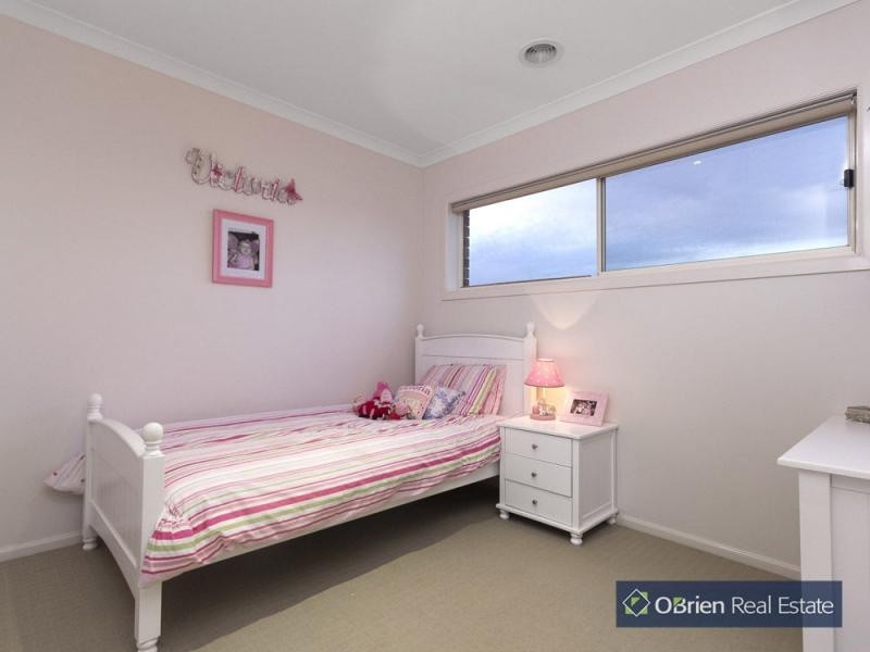 32 Noremac Grove, Lyndhurst VIC 3975