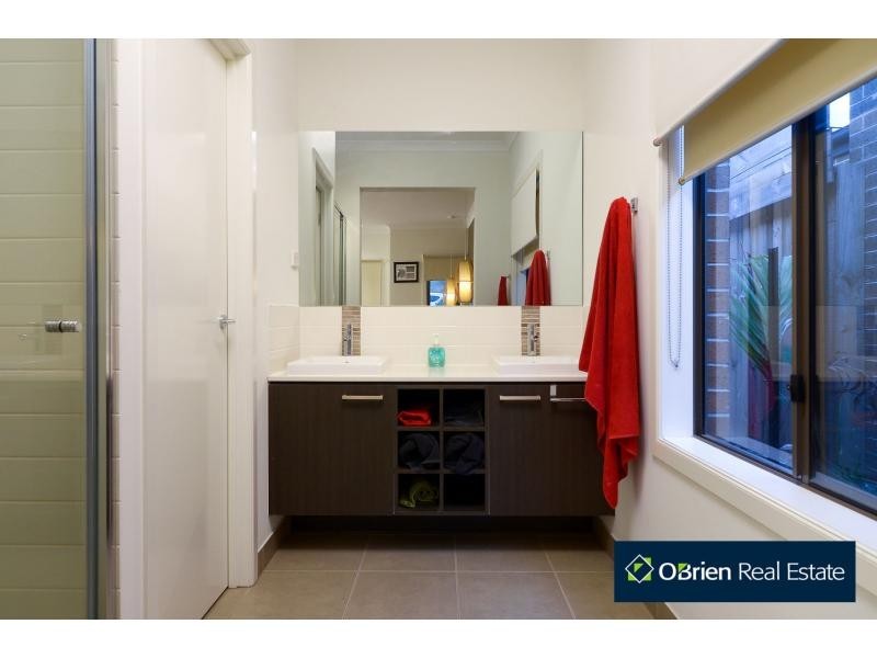 11 Lansell Avenue, Officer VIC 3809