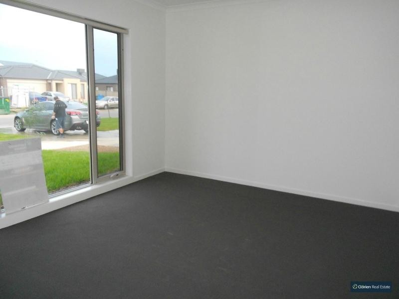 9 Glenelg Street, Clyde North VIC 3978