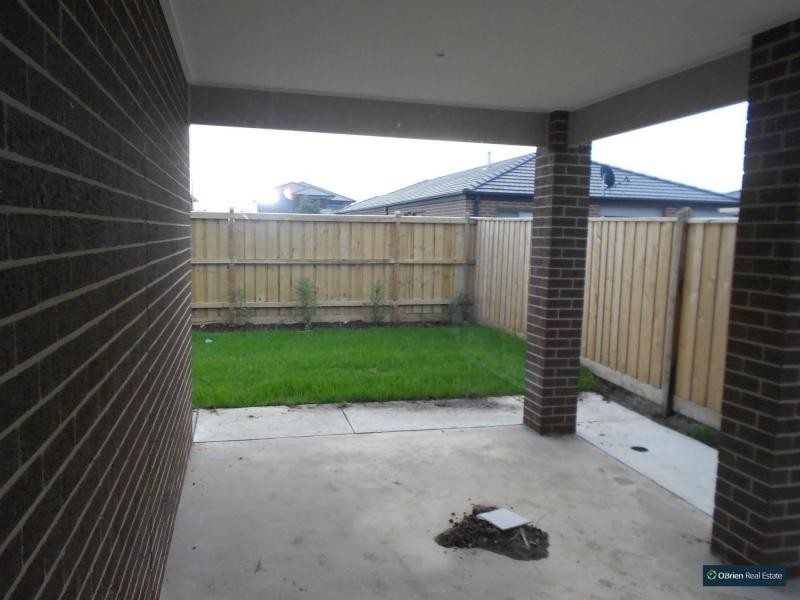 9 Glenelg Street, Clyde North VIC 3978