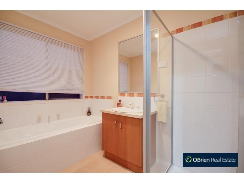 7 Chisholm Crescent, Narre Warren South VIC 3805