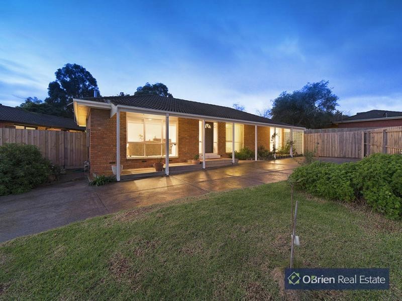 4 Sturrock Court, Berwick VIC 3806