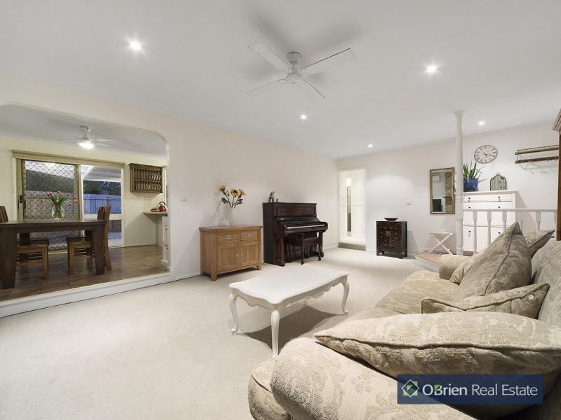 4 Sturrock Court, Berwick VIC 3806