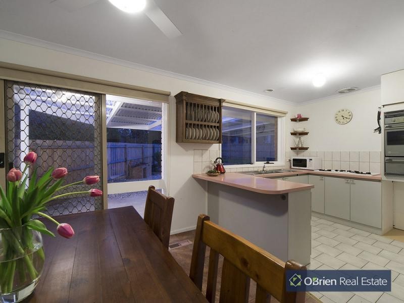 4 Sturrock Court, Berwick VIC 3806