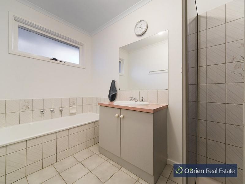 4 Sturrock Court, Berwick VIC 3806