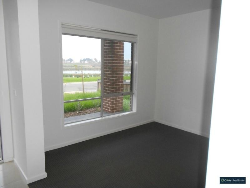 21 Maeve Crescent, Clyde North VIC 3978