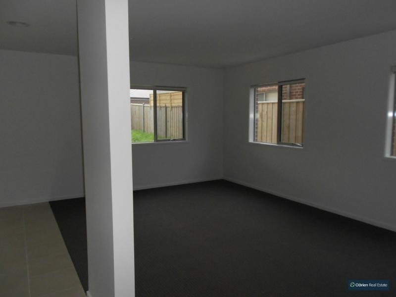 21 Maeve Crescent, Clyde North VIC 3978