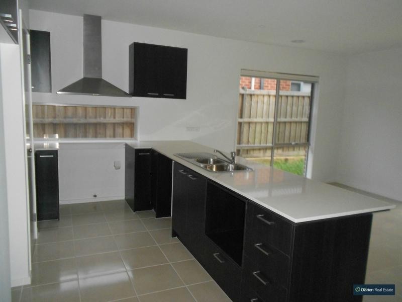 21 Maeve Crescent, Clyde North VIC 3978