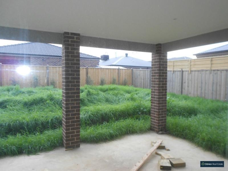 21 Maeve Crescent, Clyde North VIC 3978