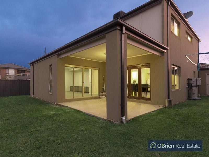 36 Chantenay Parade, Cranbourne North VIC 3977