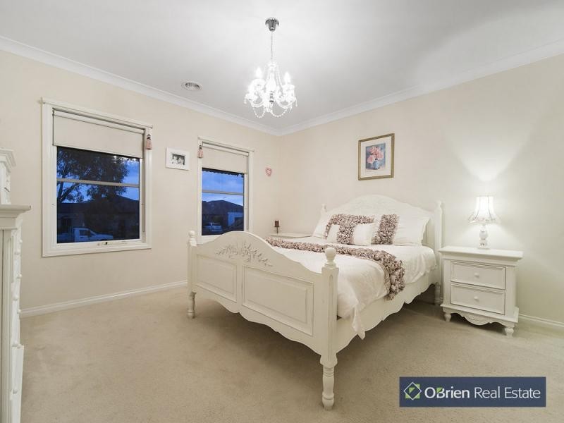 12 Ferndown Drive, Brookland Greens, Cranbourne VIC 3977