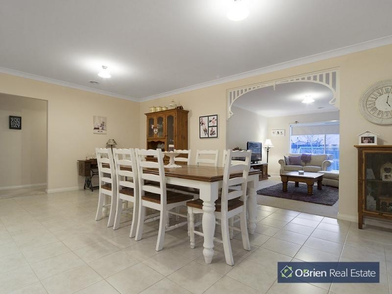 12 Ferndown Drive, Brookland Greens, Cranbourne VIC 3977