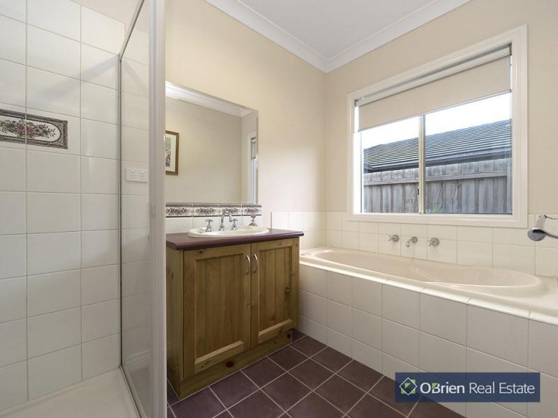 12 Ferndown Drive, Brookland Greens, Cranbourne VIC 3977