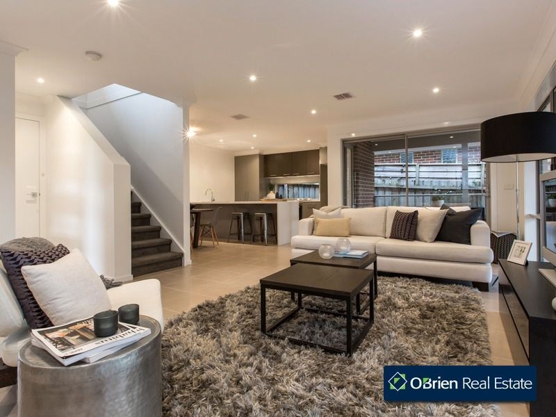 2/28 Lyall Road, Berwick VIC 3806