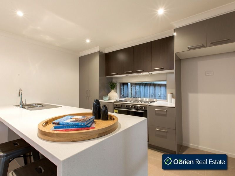 2/28 Lyall Road, Berwick VIC 3806