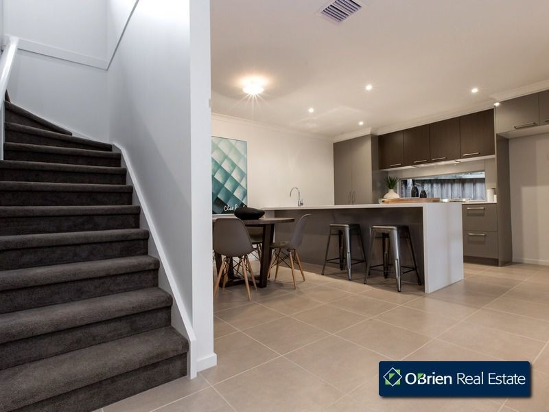 2/28 Lyall Road, Berwick VIC 3806