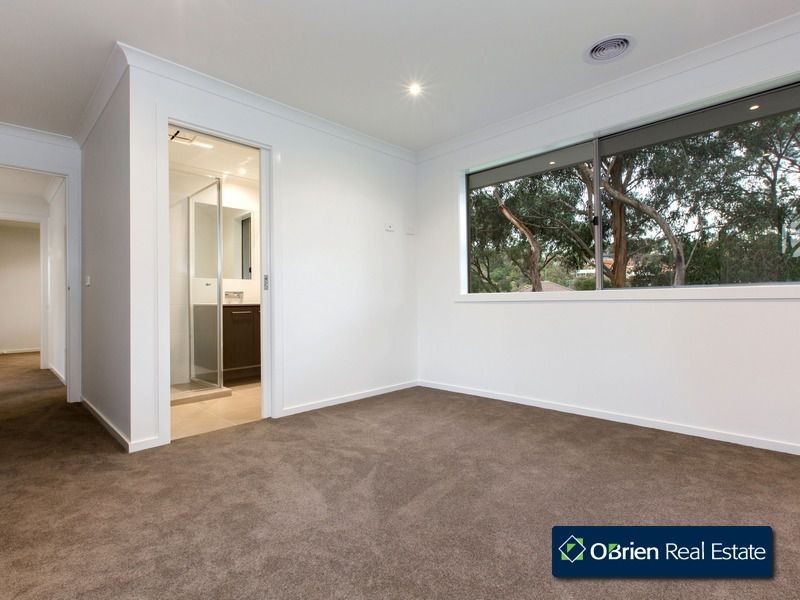 2/28 Lyall Road, Berwick VIC 3806