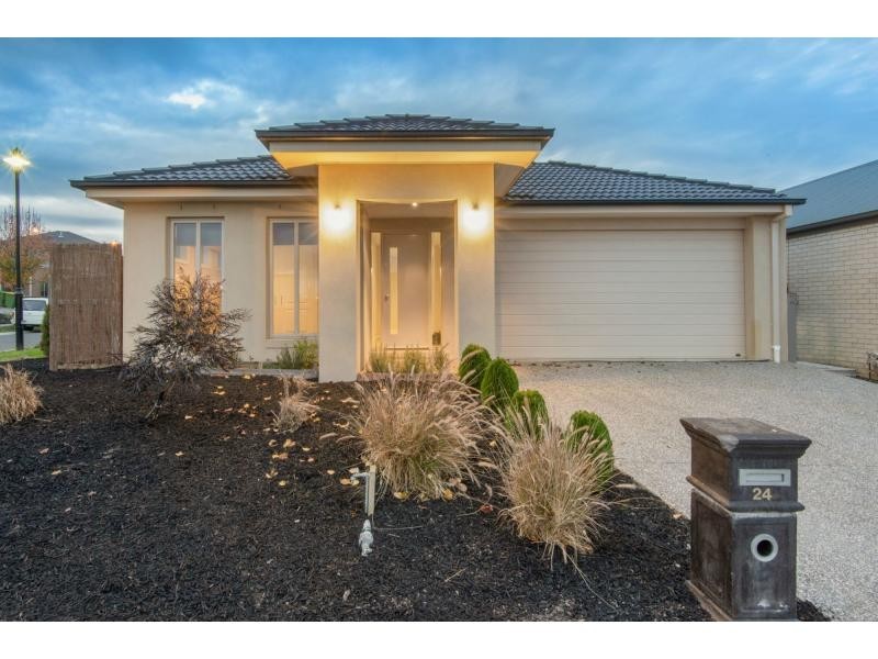 24 Sarton Link, Pakenham VIC 3810