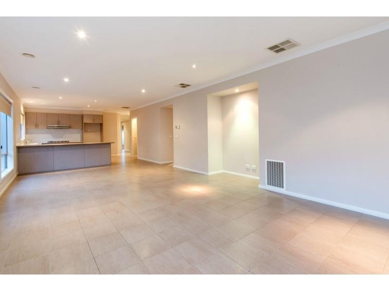 24 Sarton Link, Pakenham VIC 3810