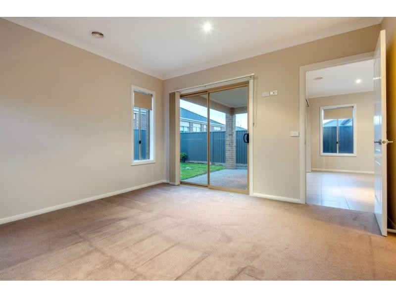 24 Sarton Link, Pakenham VIC 3810
