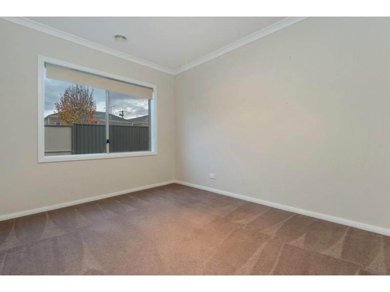 24 Sarton Link, Pakenham VIC 3810