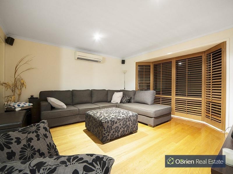 28 Glendale Crescent, Berwick VIC 3806