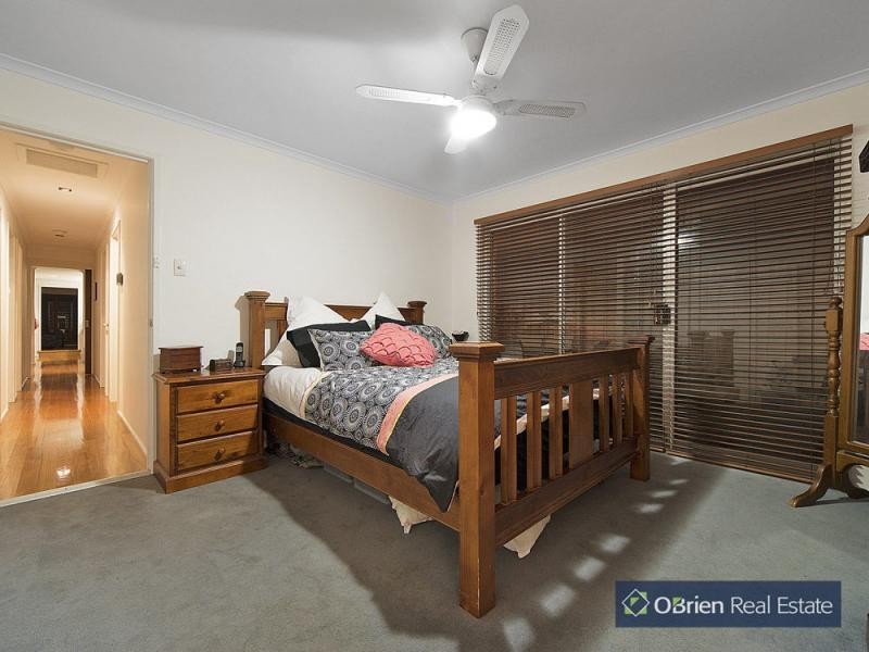 28 Glendale Crescent, Berwick VIC 3806