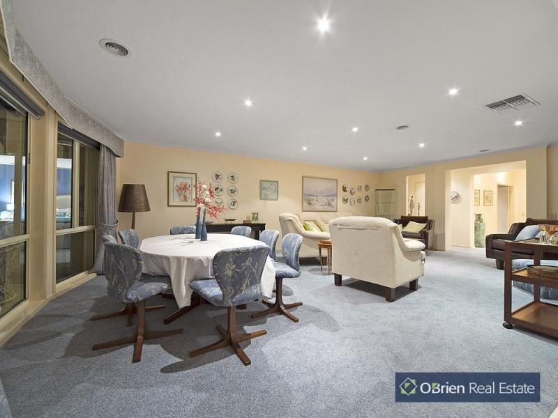 125 Montbrae Circuit, Narre Warren VIC 3805