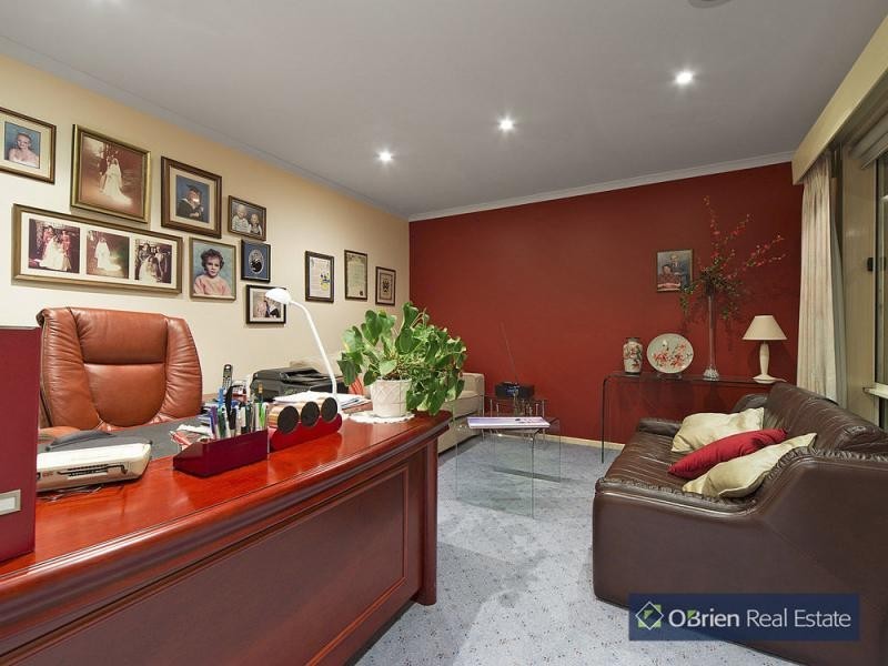 125 Montbrae Circuit, Narre Warren VIC 3805