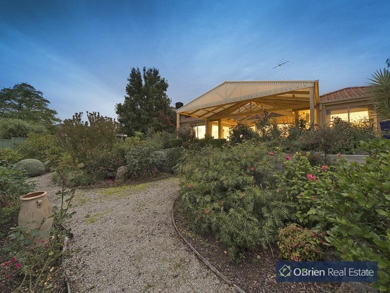 125 Montbrae Circuit, Narre Warren VIC 3805