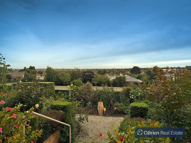 125 Montbrae Circuit, Narre Warren VIC 3805