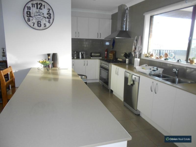 48 Selandra Boulevard, Selandra Rise, Clyde North VIC 3978