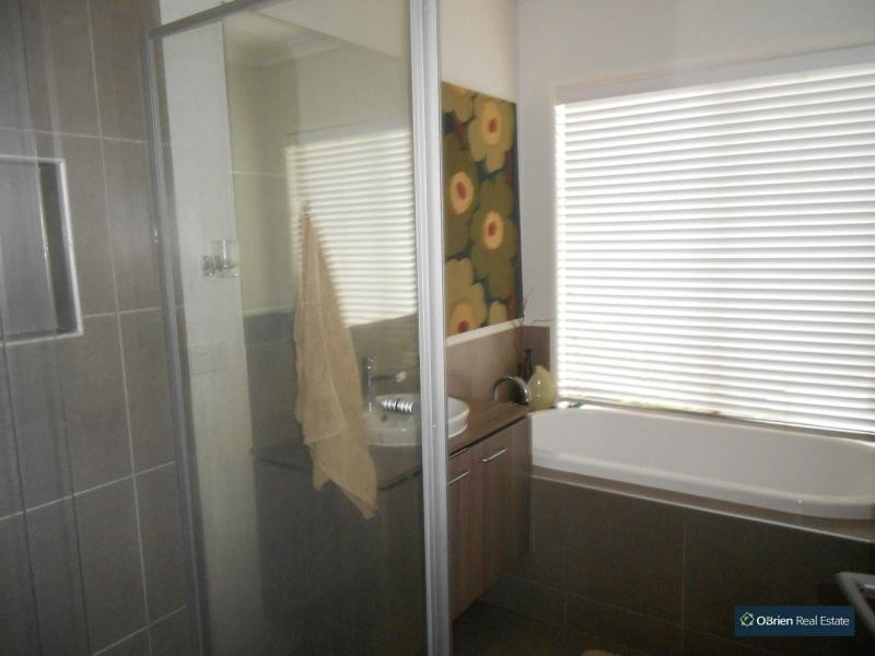 48 Selandra Boulevard, Selandra Rise, Clyde North VIC 3978