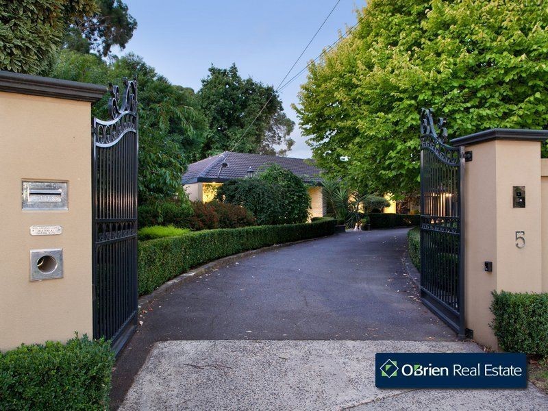 5 Patricia Court, Berwick VIC 3806