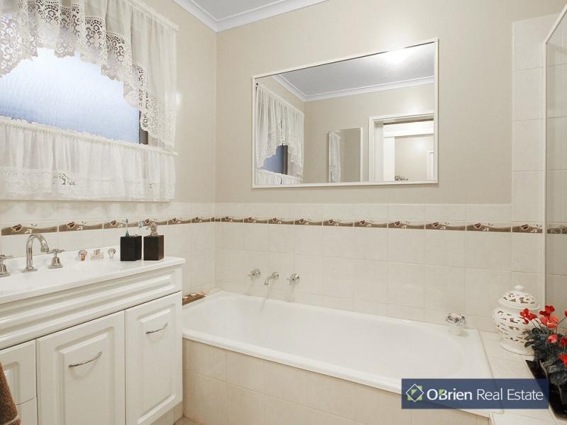 7 Bittern Drive, Endeavour Hills VIC 3802