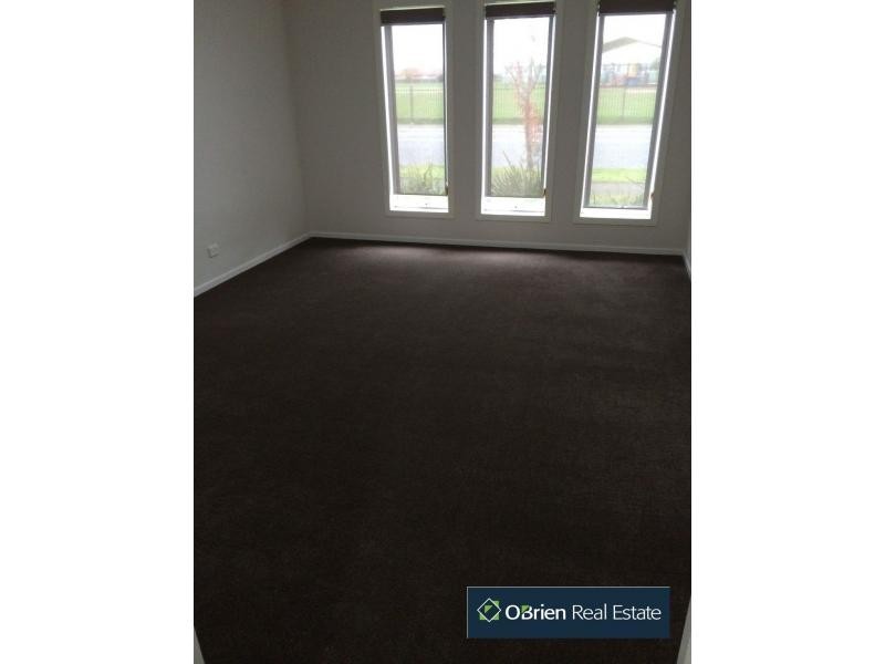 35 Everly Circuit, Pakenham VIC 3810