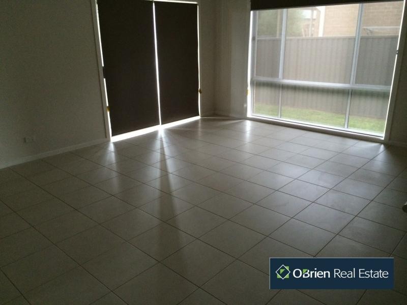 35 Everly Circuit, Pakenham VIC 3810