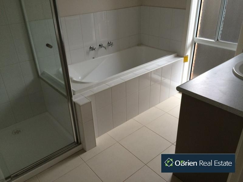 35 Everly Circuit, Pakenham VIC 3810