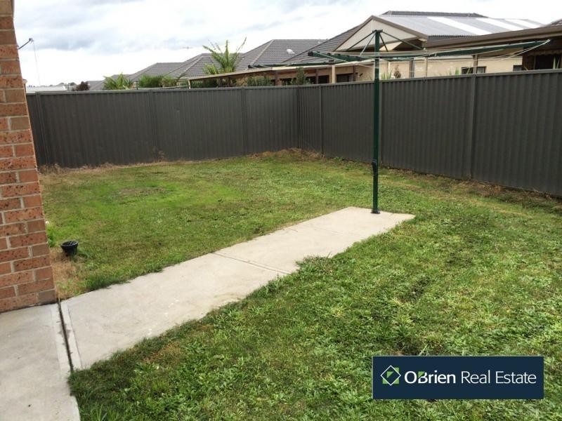 35 Everly Circuit, Pakenham VIC 3810