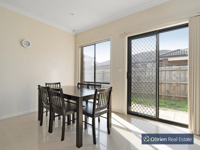 8A Kingsfield Crescent, Lynbrook VIC 3975