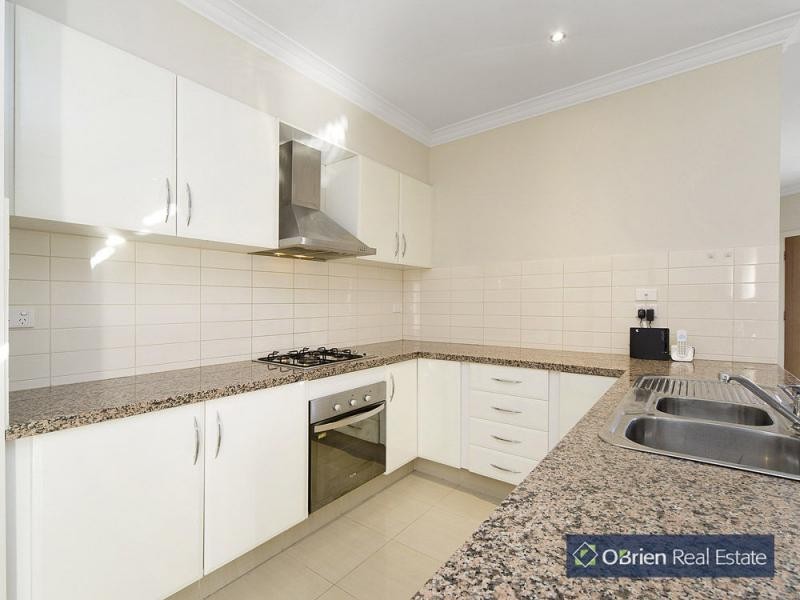 8A Kingsfield Crescent, Lynbrook VIC 3975