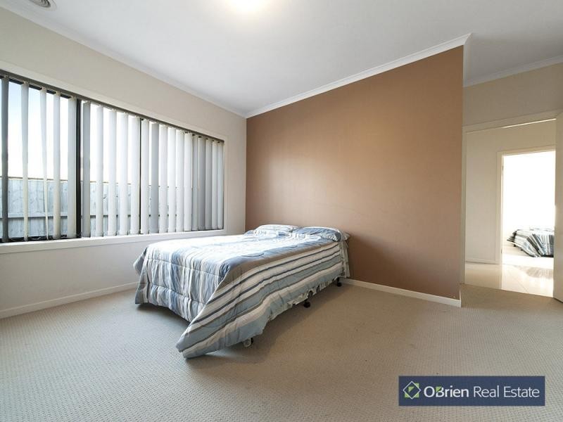 8A Kingsfield Crescent, Lynbrook VIC 3975