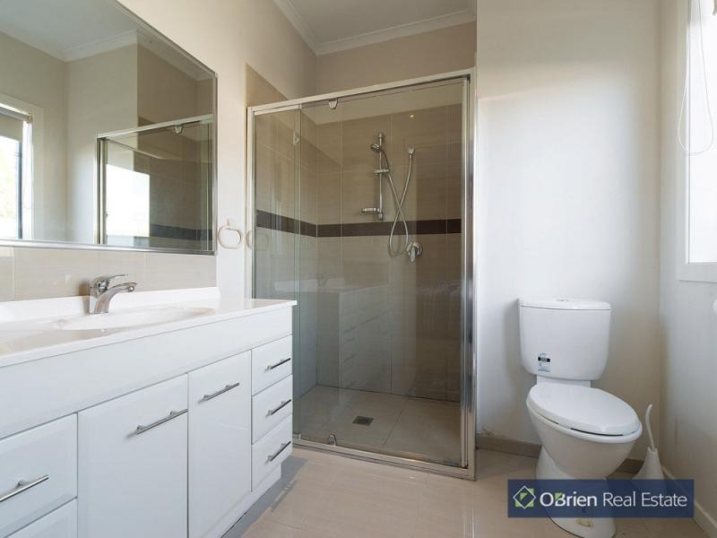 8A Kingsfield Crescent, Lynbrook VIC 3975