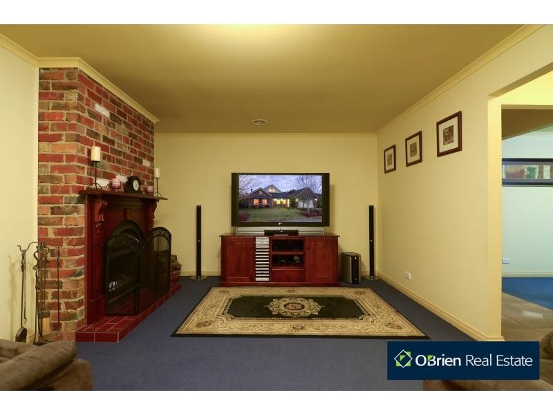 24 Windsor Drive, Beaconsfield VIC 3807