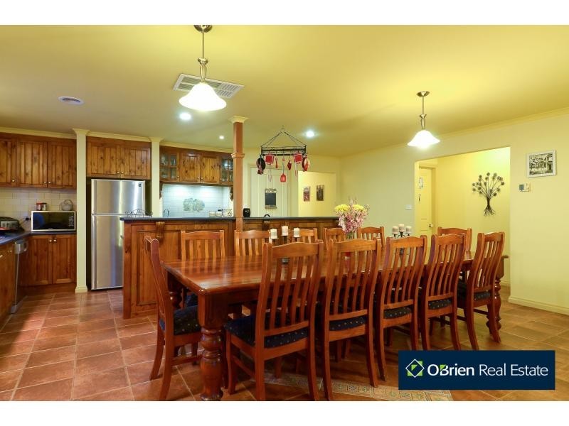 24 Windsor Drive, Beaconsfield VIC 3807