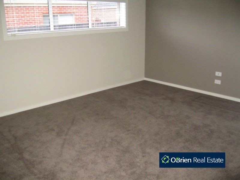12 Botanic Drive, Pakenham VIC 3810