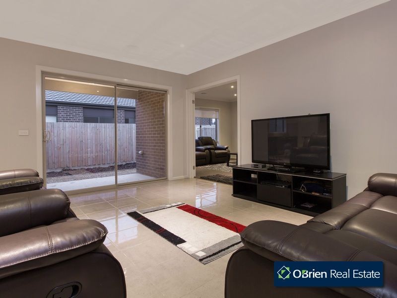 46 Banjo Circuit, Lynbrook VIC 3975